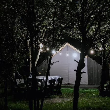 Siedlisko Raz Sie Zyje - Glamping Wolka (Wegrow)
